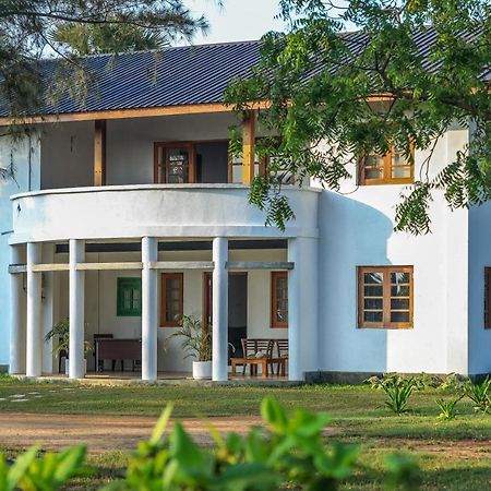 Kayjay Palms Hotel Passikudah Bagian luar foto
