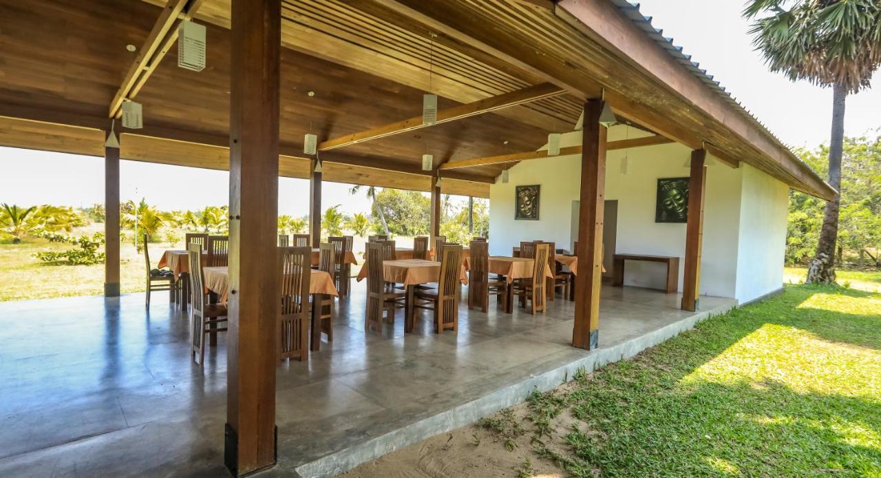 Kayjay Palms Hotel Passikudah Bagian luar foto