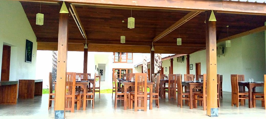 Kayjay Palms Hotel Passikudah Bagian luar foto