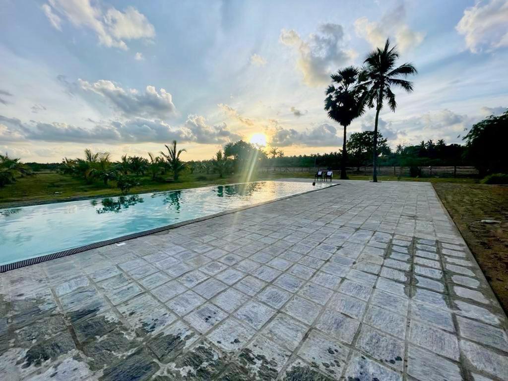 Kayjay Palms Hotel Passikudah Bagian luar foto