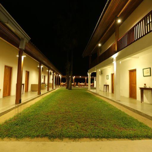 Kayjay Palms Hotel Passikudah Bagian luar foto