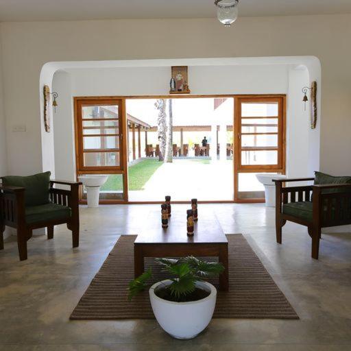Kayjay Palms Hotel Passikudah Bagian luar foto